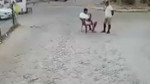 Sokak ortasında dehşet! Birbirlerini bıçakladılar, o anlar kamerada!