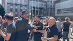 Şafak baskını yapılan Etimesgut Belediyesi önünde arbede