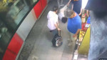 İstanbul’da turiste tramvay çarptı! O anlar saniye saniye kaydedildi