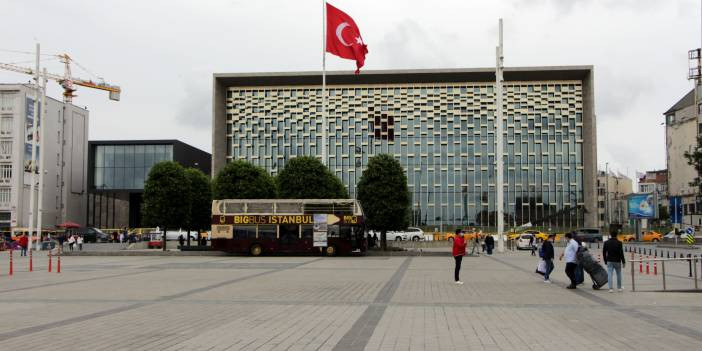 AKM y&uuml;z&uuml;n&uuml; g&ouml;sterdi