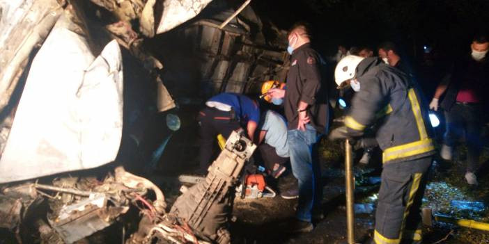 Van'da g&ouml;&ccedil;menleri taşıyan minib&uuml;s kaza yaptı: &Ccedil;ok sayıda &ouml;l&uuml; ve yaralı