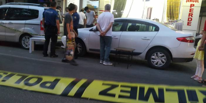Otomobilden rastgele ateş a&ccedil;ıldı: 1'i &ccedil;ocuk 2 yaralı