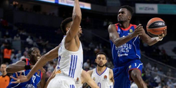 Anadolu Efes'ten Beşiktaş'a b&uuml;y&uuml;k fark