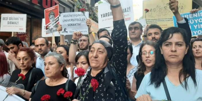 Gezi'de hayatını kaybedenlerin ailelerinden tepki: Aydınlarımızı içeri attılar, katiller dışarıda geziyor.