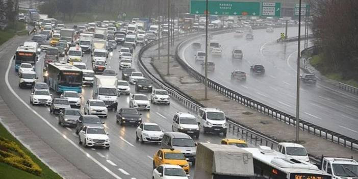 Yağış İstanbul trafiğini kilitledi