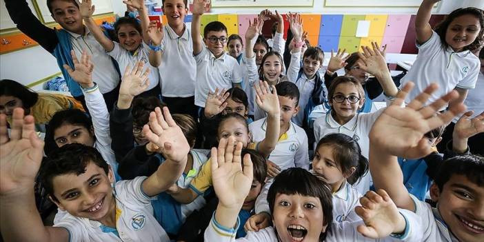 En Güzel Resimli 23 Nisan Mesajları: Atatürk'ü Anan, Anlamlı Çocuk Bayramı Kutlamaları