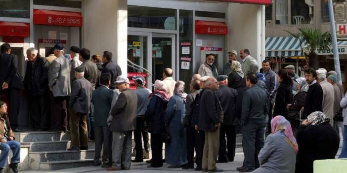 Zam bekleyen emekliye teselli ikramiyesi! O da herkese yok