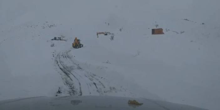 Siirt'te kardan mahsur kalan &ouml;ğrenciler kurtarıldı