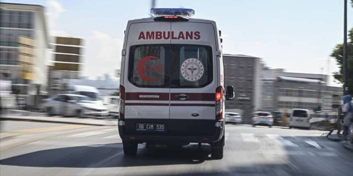 Denizli’de araç elektrik direğine çarptı: 2 ölü, 1 yaralı