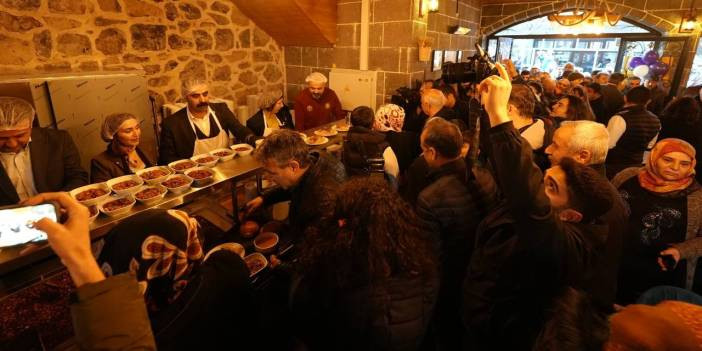 Şehrin 3. halk lokantası a&ccedil;ıldı. 4 &ccedil;eşit yemek 70 lira