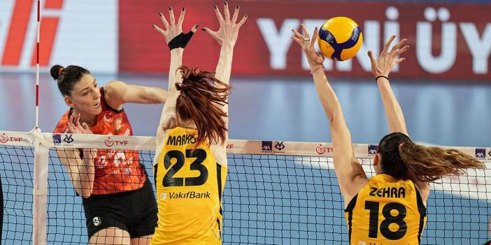Eczacıbaşı VakıfBank'ı devirdi: Fenerbahçe ile eşleşti