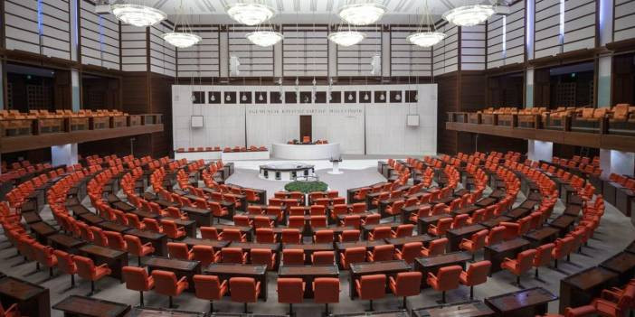 TBMM’de temizlik mesaisi başladı! Vekillerin kirletmediği (!) koltuklar da yıkanacak