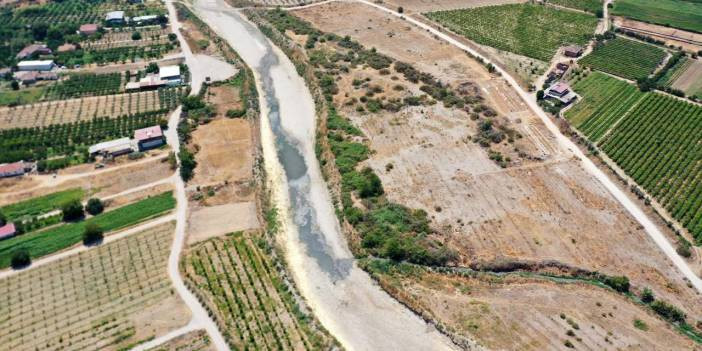 Gediz Nehri kurudu, barajlar kritik seviyede