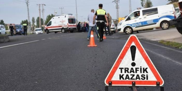 Park halindeki TIR'a çarptı: Hayatını kaybetti