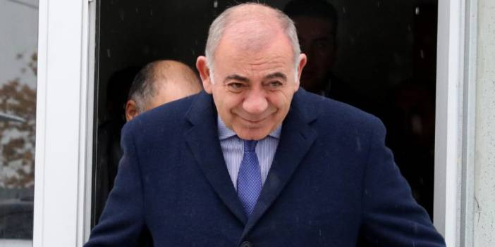 Kayyum Gürsel Tekin gözünü kararttı! Bu sefer saat verdi