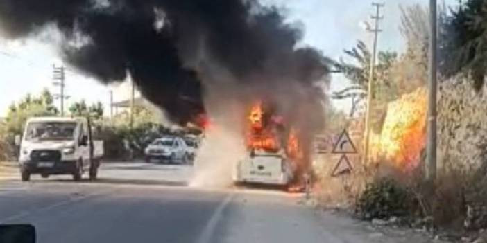 Okul yolunda korku dolu anlar: Mersin'de &ouml;ğrencileri taşıyan serviste yangın!