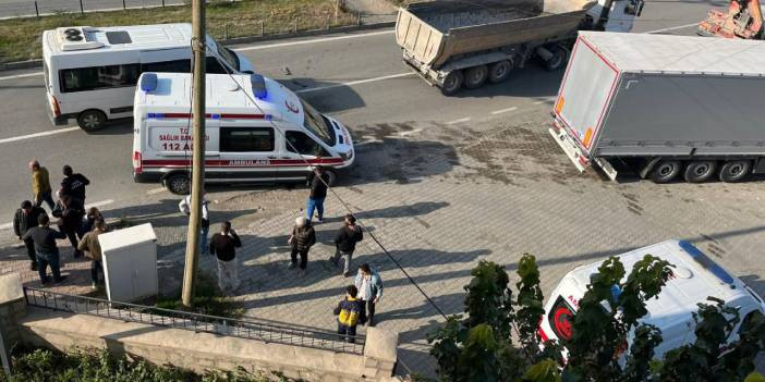 Iğdır'da polisleri taşıyan minib&uuml;s kaza yaptı: 7 yaralı