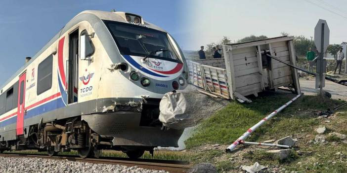 Manisa&rsquo;da feci kaza! Trenin &ccedil;arptığı kamyonet ortadan ikiye ayrıldı