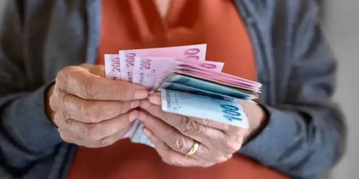 Emekli ve asgari ücretlinin nabzı ölçüldü: AKP'ye yakın anket firması bile...