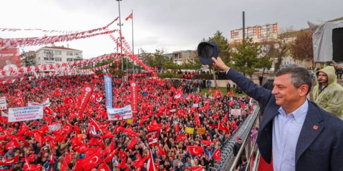 CHP'nin 98'nci mitingi Uşak'ta düzenlendi: Özgür Özel'den İstiklal Marşı'nın Arapça okutulmasına sert tepki!