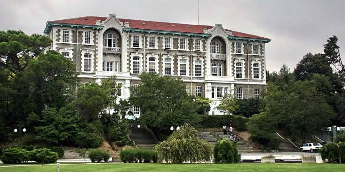 Boğazi&ccedil;i kayyum rekt&ouml;r&uuml; fiziği de aştı! "Zamanda yolculuk" izni verdi
