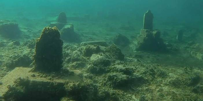 Diyarbakır'da su altında 2 bin 400 yıllık türbe bulundu